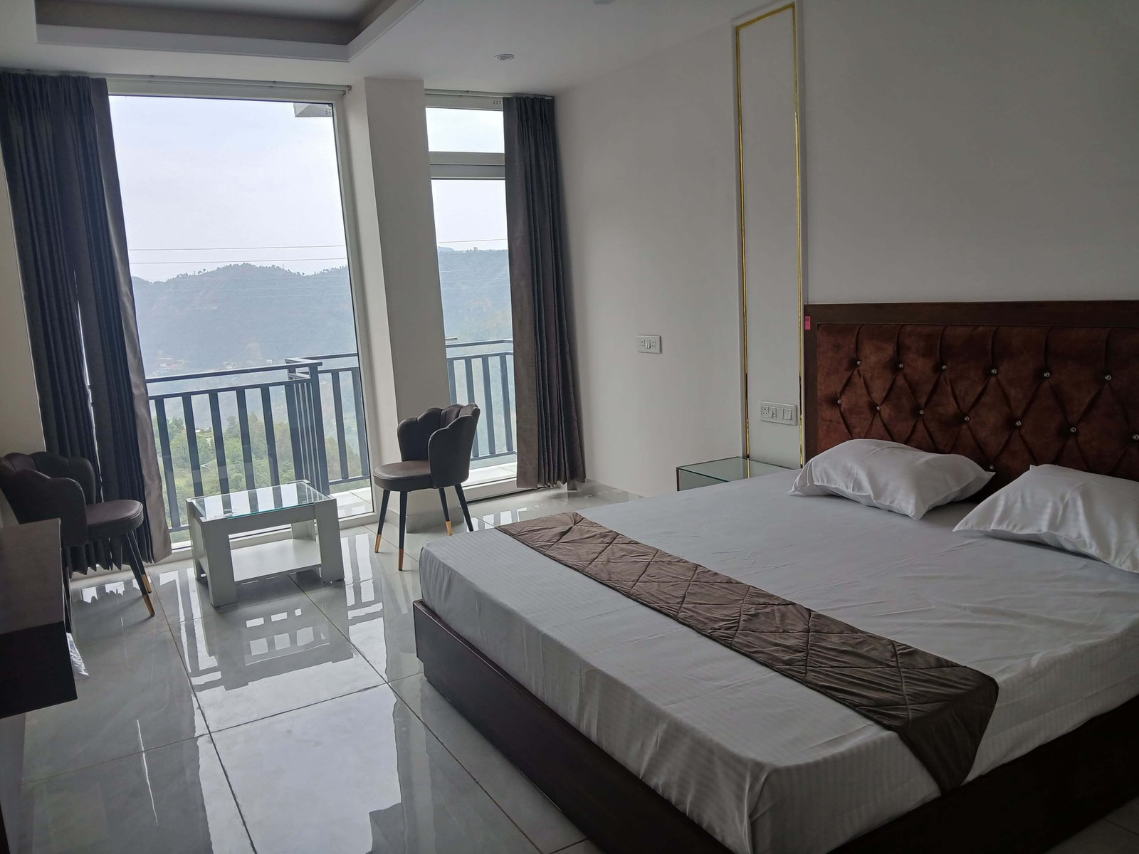 Super Deluxe Room at Shandil's Inn, Shoghi Shimla